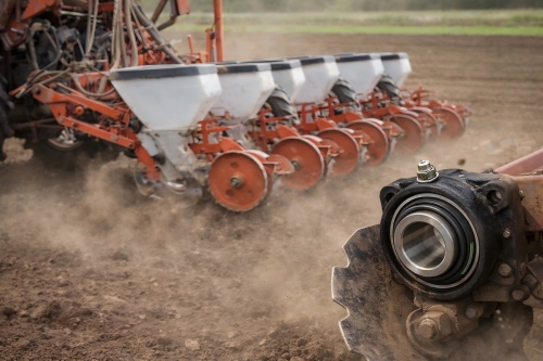 Relubricable disc harrow bearing in heavy-duty agricultural field operation under dusty soil conditions